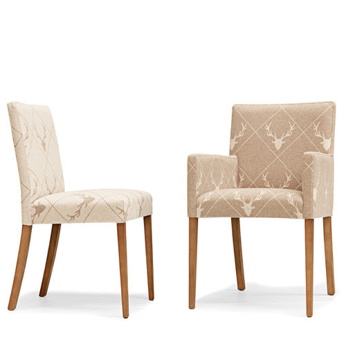 Chaise de salle à manger contemporaine - CORNELIA - MANUEL LARRAGA - d'intérieur / en tissu / avec piètement en bois