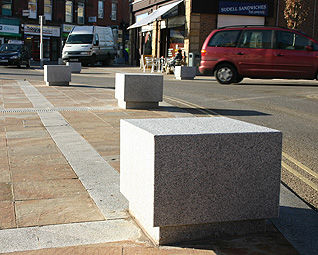 Borne de protection - Architectural Street Furnishings - en granit / haute