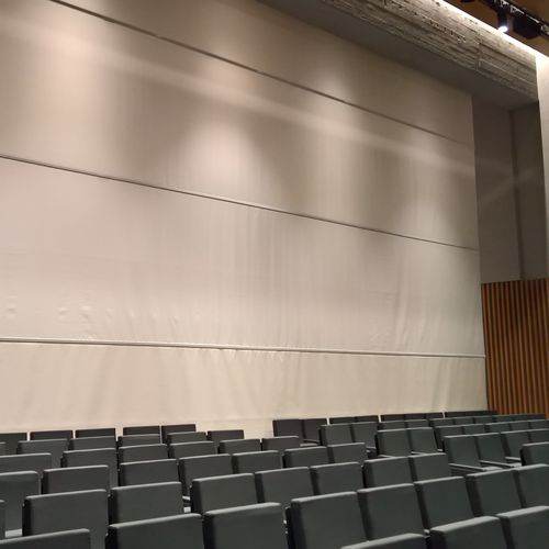 Séparateur de bureau à fixation au plafond - FLEXIWALL DIVISORIO PER AUDITORIUM - Solaris Tende srl - en tissu acoustique / en tissu ignifuge / insonorisé