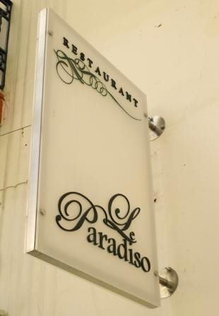 Panneau d'affichage mural - PARADISO - Signo - d'extérieur / lumineux / en verre