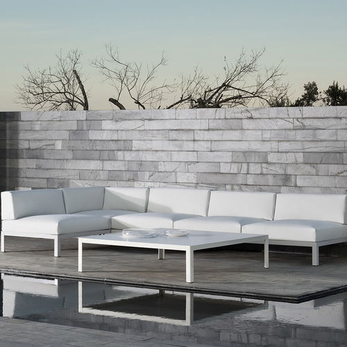 Table basse contemporaine - DATS - bivaq - en verre / en porcelaine / avec piètement en aluminium laqué