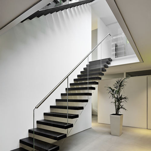 Escalier haut de gamme - PUTTEN  - EeStairs - droit / à marches en bois / résidentiel