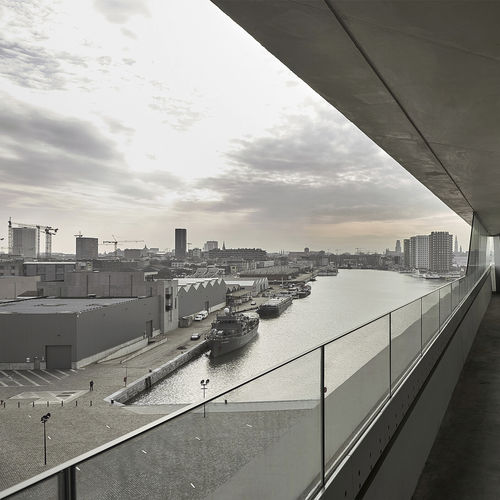 Garde-corps en métal - HAVENHUIS, ANTWERPEN - EeStairs - à panneaux en verre / d'extérieur / d'intérieur