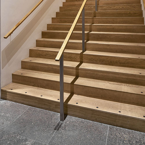 Escalier haut de gamme - ANNE FRANKSTICHTING, AMSTERDAM - EeStairs - droit / à marches en chêne / structure en bois