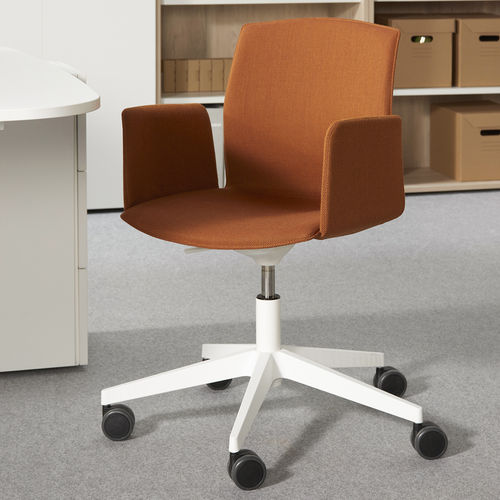 Chaise de bureau contemporaine - KABI - AKABA - d'intérieur / en tissu / avec piètement en métal peint
