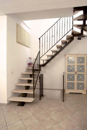 Escalier quart tournant - GERANIO F - New Living srl - à marches en bois / structure en acier / contemporain