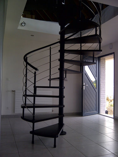 Escalier en colimaçon - CAMPANULA - New Living srl - à marches en bois / structure en métal / contemporain