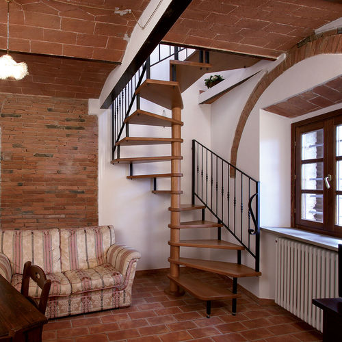 Escalier en colimaçon carré - GINESTRA - New Living srl - à marches en bois / structure en métal / contemporain