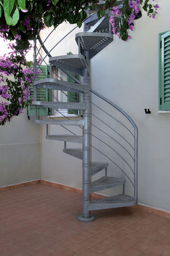 Escalier en colimaçon - GLADIOLO ZINCATO - New Living srl - à marches en métal / structure en métal / d'extérieur