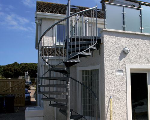 Escalier en colimaçon - GLICINE ZINCATA - New Living srl - à marches en métal / structure en métal / d'extérieur