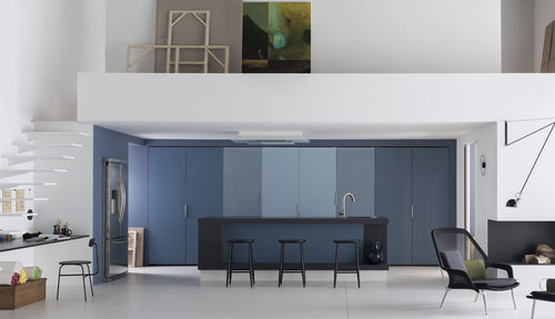 Cuisine contemporaine - INTELLIGENCE ET DESIGN - PERENE - en frêne / dissimulée / avec îlot