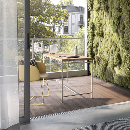 Table design minimaliste - Outdoor Terrassentische - PHOS Design GmbH - en teck / en acier inoxydable / avec piètement en acier inoxydable