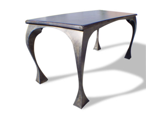 Table design nouveau baroque - BRIDE - ICI ET LA - en chêne / avec piètement en tôle d'acier / rectangulaire