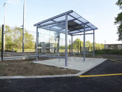 Abri vélo avec panneau solaire - Via Composites - en composite / pour espace public / pour les zones urbaines