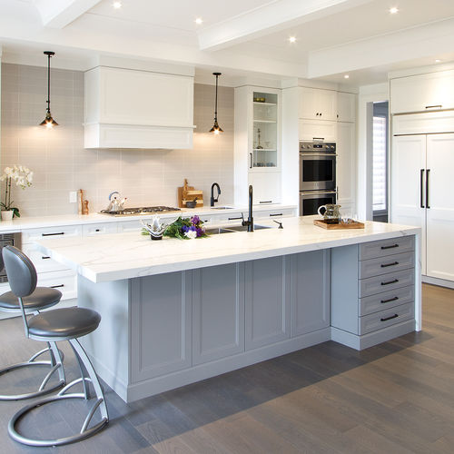 Cuisine classique - BERKSHIRE - AYA kitchens - en bois peint / avec îlot / en L