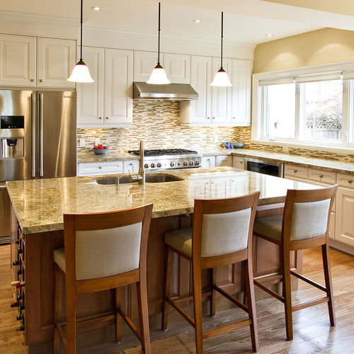 Cuisine classique - CHURCHILL - AYA kitchens - en cerisier / en érable / en bois peint