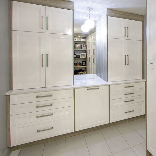 Dressing classique - SHERWOOD - AYA kitchens - en bois / avec porte battante