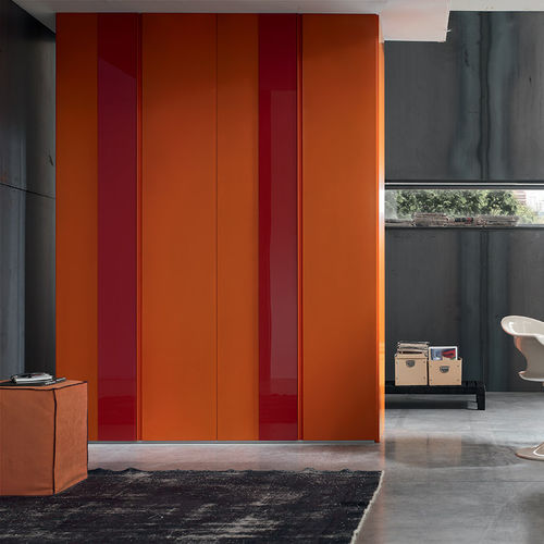 Armoire contemporaine - STEP DECOR - Maronese - en bois laqué / en frêne / à portes battantes