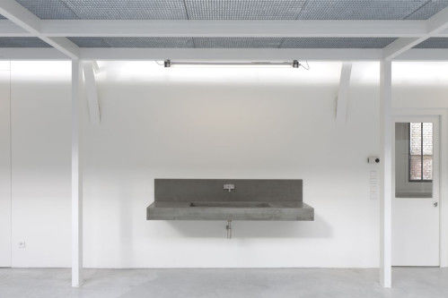 Vasque suspendue - BALIAN BETON Atelier - en béton bfuhp Ductal® / avec plan intégré / rectangulaire