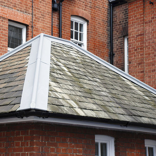 Toiture en zinc - THE SESSIONS HOUSE - Peters Roofing - aspect tuile / plane