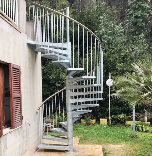 Escalier d'extérieur - A8  - CAST DESIGN - en colimaçon / à marches en métal / structure en métal