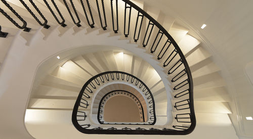 Escalier hélicoïdal - GREENWAY ARCHITECTS - elite metalcraft - à marches en pierre / structure en acier / contemporain