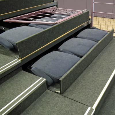 Gradin télescopique - FOLDAWAY - MASTER INDUSTRIE - escamotable / avec fauteuil escamotable / automatisé