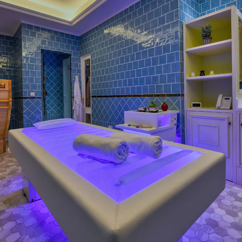 Table de massage hydraulique - SALUS - Iso Benessere® - électrique / en cuir écologique / humide