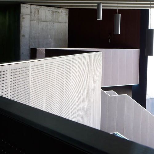 Panneau acoustique pour agencement intérieur PA P045 Decustik en bois / perforé