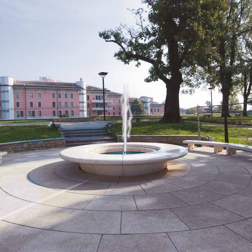 Fontaine publique - MARGHERITA  - BELLITALIA - au sol / en pierre reconstituée / contemporaine