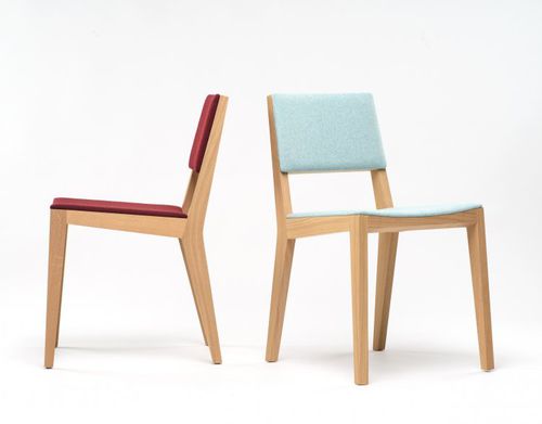 Chaise contemporaine - WOOD ME  - De Vorm - en tissu / en chêne / en contreplaqué moulé