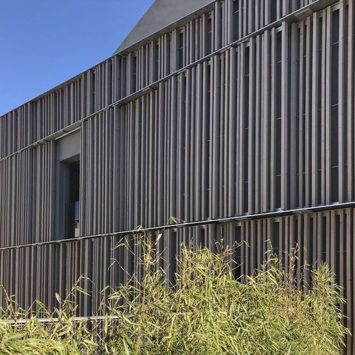 Brise-soleil en bois - Grupo GUBIA - en carbone / pour façade / vertical