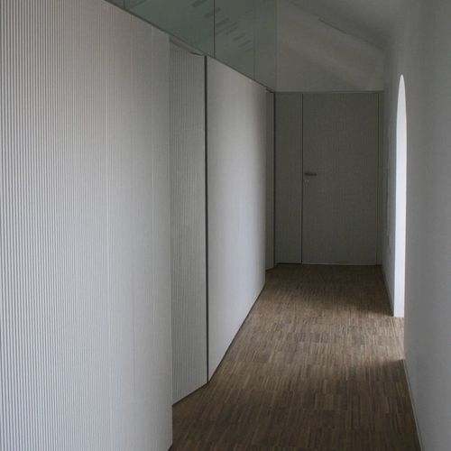 Revêtement mural pour intérieur - Grupo GUBIA - en bois / rainuré / perforé