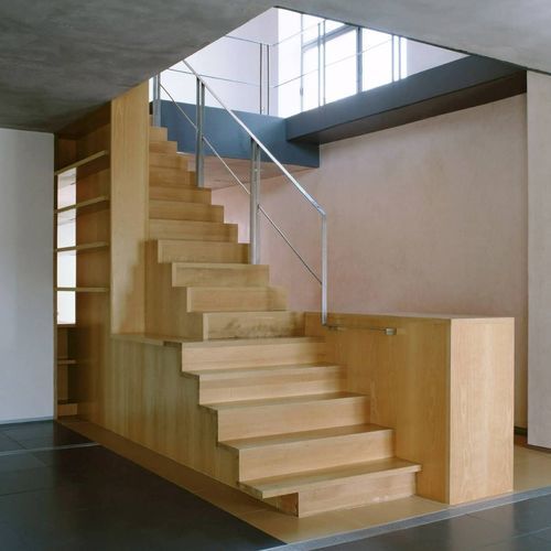 Escalier droit - Grupo GUBIA - à marches en bois / en bois / résidentiel