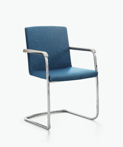 Chaise visiteur contemporaine - LEON - Casala - d'intérieur / en tissu / en hêtre