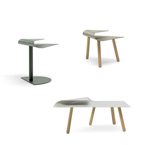 Table d'appoint contemporaine - NIVO - Casala - en acier à revêtement par poudre / avec piètement en acier / triangulaire