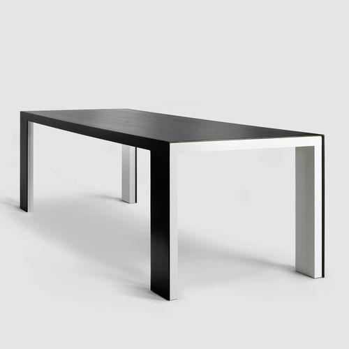Table à manger contemporaine - COAT - Steininger Designers - en bois massif / avec piètement en bois laqué / rectangulaire