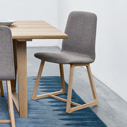 Chaise de salle à manger contemporaine - #40 - Skovby - d'intérieur / en tissu / en cuir