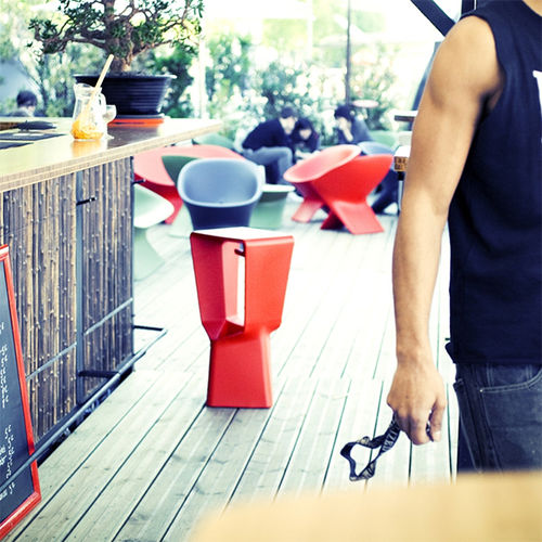 Tabouret design original - KENNY - Qui est Paul - en plastique / piètement central / de jardin
