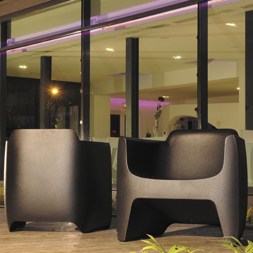 Fauteuil contemporain - TRANSLATION - Qui est Paul - en polymère / bridge / de jardin