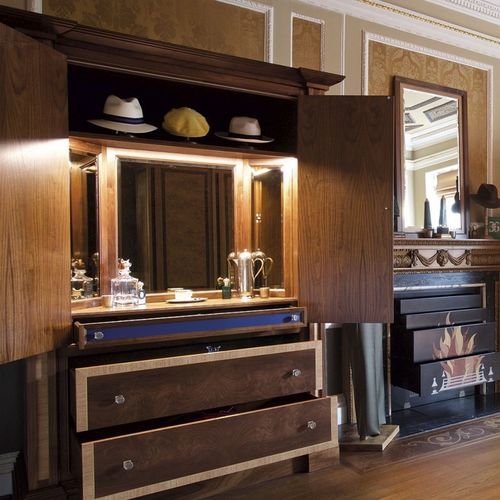 Meuble bar classique - MR MITCHELL’S MAYFAIR TOWNHOUSE - Clive Christian - en chêne / en noyer américain / en bois laqué satiné