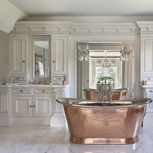 Salle de bain classique - PRIVATE - Clive Christian - en noyer / en bois laqué / en cuivre