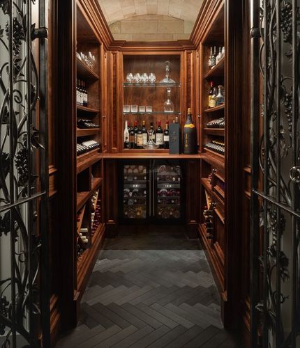 Cave à vin de service - Clive Christian - murale / en bois / avec porte en verre