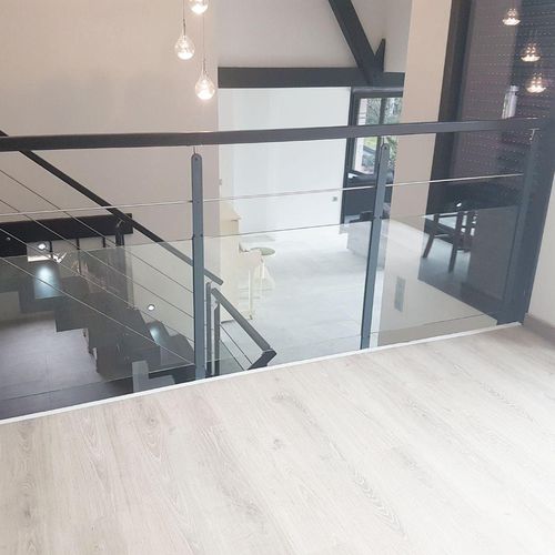 Garde-corps en acier - Créateur d'escaliers Treppenmeister - en verre / à panneaux en verre / d'intérieur