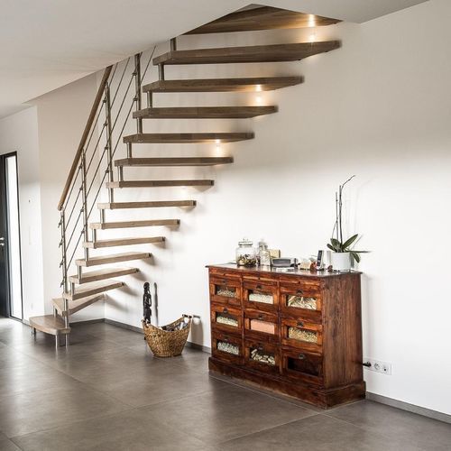 Escalier droit - ÉPURA - Créateur d'escaliers Treppenmeister - à marches en bois / en bois / résidentiel