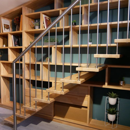 Bibliothèque murale - Créateur d'escaliers Treppenmeister - contemporaine / en bois / sur mesure