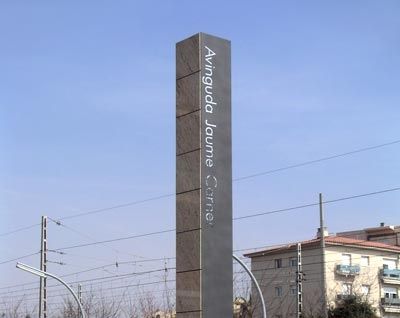 totem signalétique - URBADIS Microarquitectura