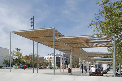 Pergola montée en surface - PERGOLA HABANA 5 - URBADIS Microarquitectura - en acier galvanisé / couverture en bois / sur mesure