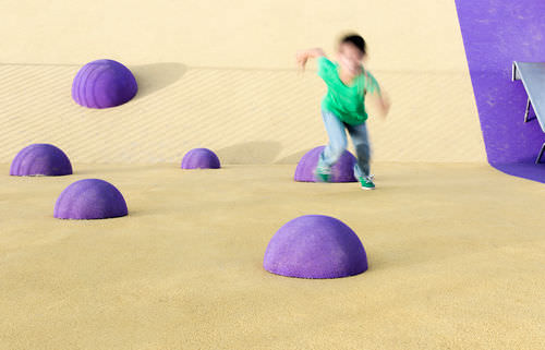 Parcour d'obstacles pour aire de jeux - KRAIBURG : DEMI SPHÈRES EN EPDM  - Pro Urba - Aqua Pro Urba