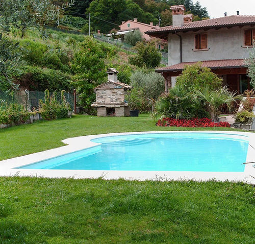 Piscine sur mesure - Ischia - Piscine Acquaform - margelle intégrée / d'extérieur / enterrée